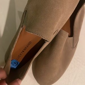 Lucky Brand size 6.5 suede light brown flats